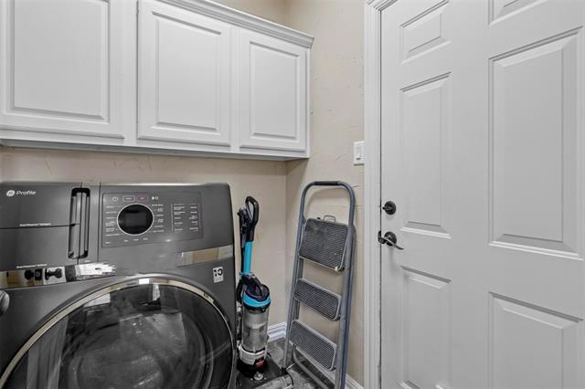 Building Photo - 4313 Oak Knoll Dr