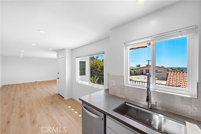 Building Photo - 223 Avenida Victoria