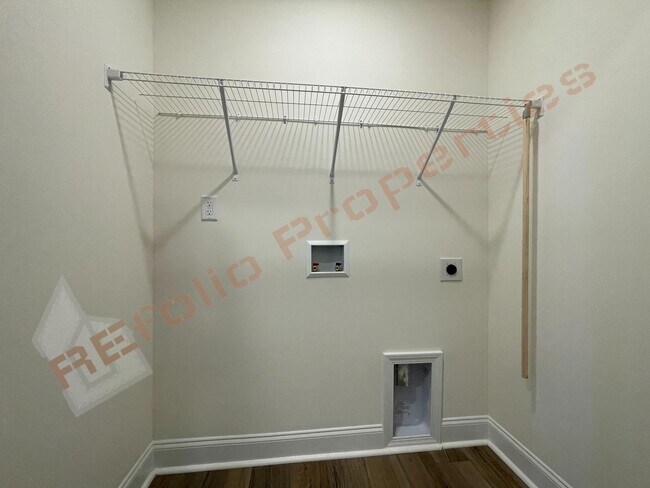 Building Photo - Modern Comfort Meets Peaceful Living—Stunning 3 Bedroom Townhome Near Downtown Raleigh Available ...