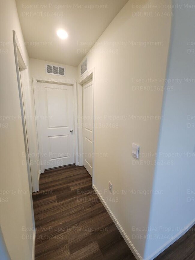 Building Photo - 4 bedroom 3 bathroom corner lot home near Gosford Rd/ McKee Rd