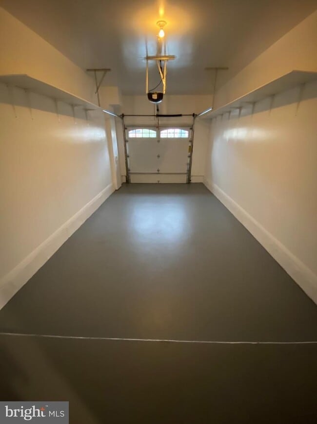 Building Photo - Condo with Garage - Loudoun Metro