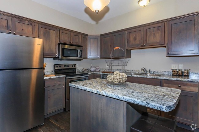 Kitchen - so much counter and storage space!