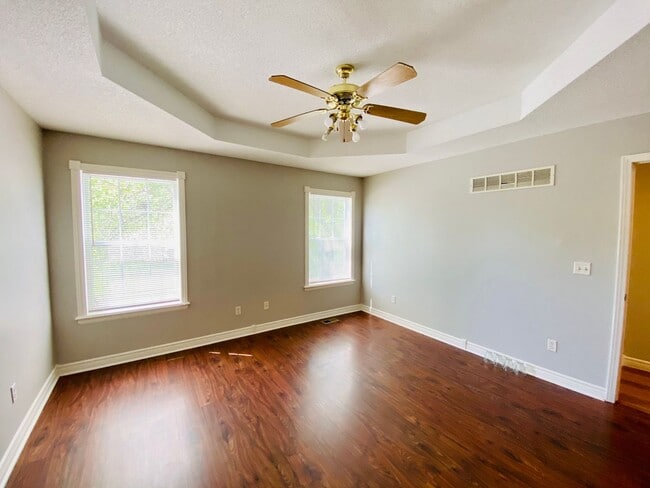 Building Photo - {1601} Spacious Duplex + Two Car Garage + Finished Basement + Fort Osage School District