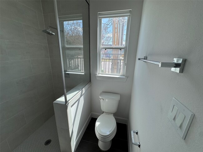 Building Photo - 304 Jensen Dr