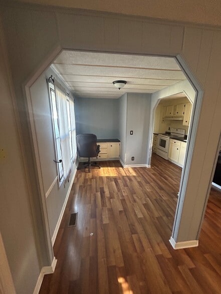 Building Photo - 38 Poplar Dr