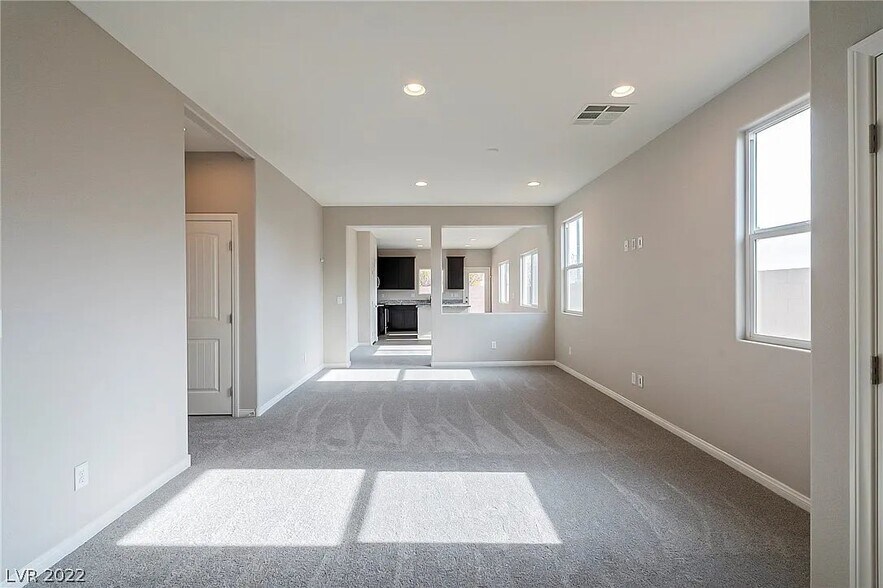 Building Photo - 8688 Vondel Park St