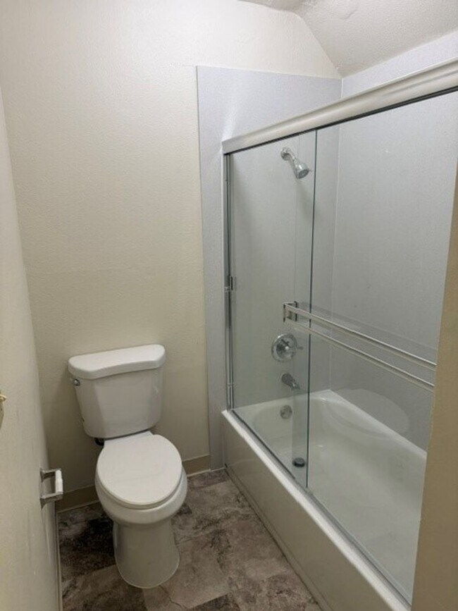 Building Photo - Lakeside living on Greenhaven, Sparkling Pool and covered parking