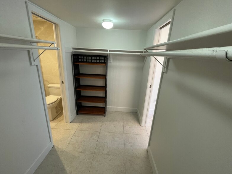 Building Photo - 2160 SW 16th Ave