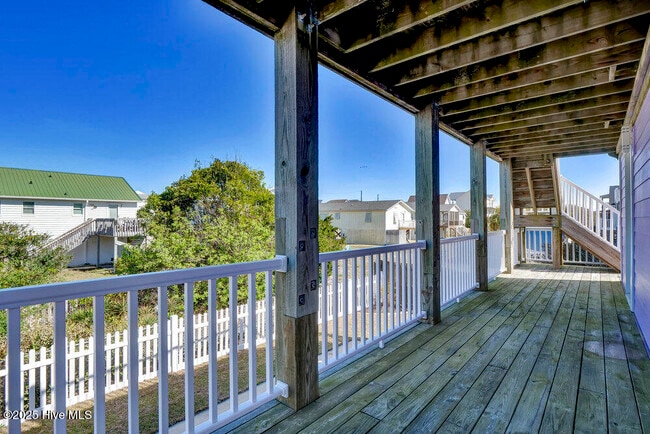 Building Photo - 1207 N Topsail Dr
