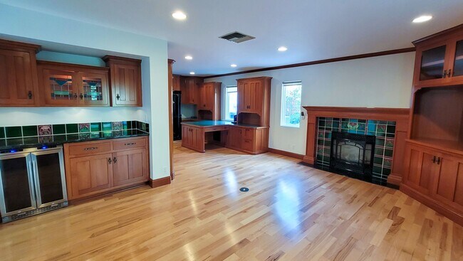 Building Photo - NOW AVAILABLE!! Gorgeous Two Story 3 Bedroom 3 Bath Perfect for Working From Home and Entertaining!