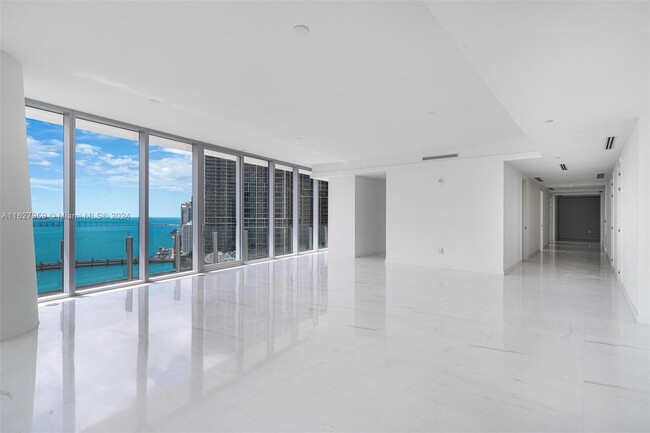 Building Photo - 300 Biscayne Boulevard Way