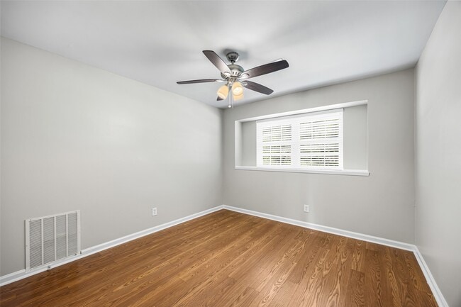 Building Photo - 11427 Hillcroft Ave