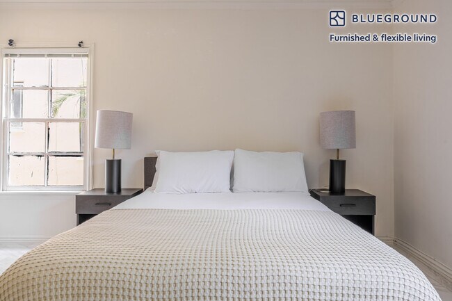 Building Photo - 136 S Roxbury Dr