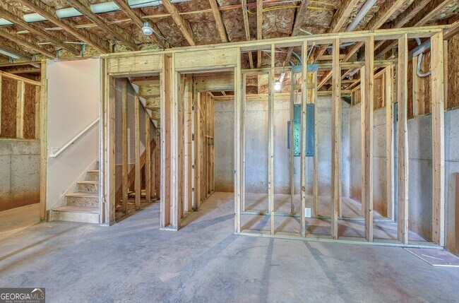 Building Photo - 122 Silver Birch Pass