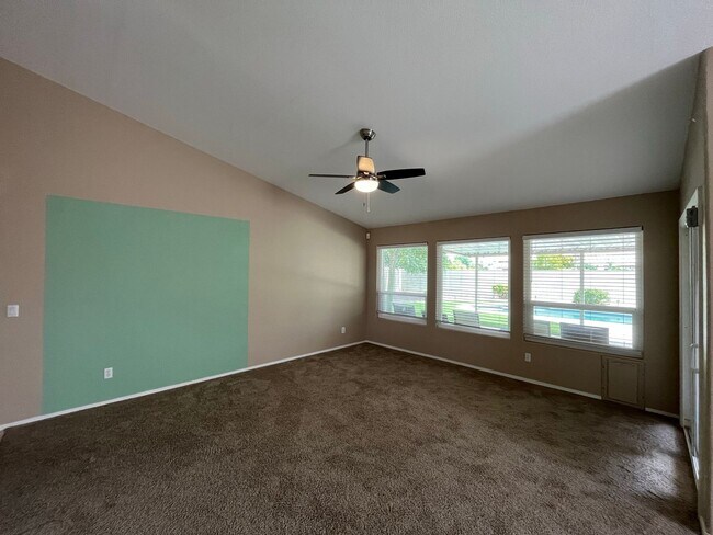 Building Photo - 4 Bedroom Home Near N McQueen Rd and E Cha...