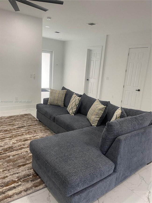 Building Photo - 321 Briggs