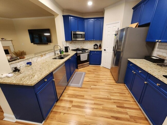 Building Photo - 1836 Rue De Montreal