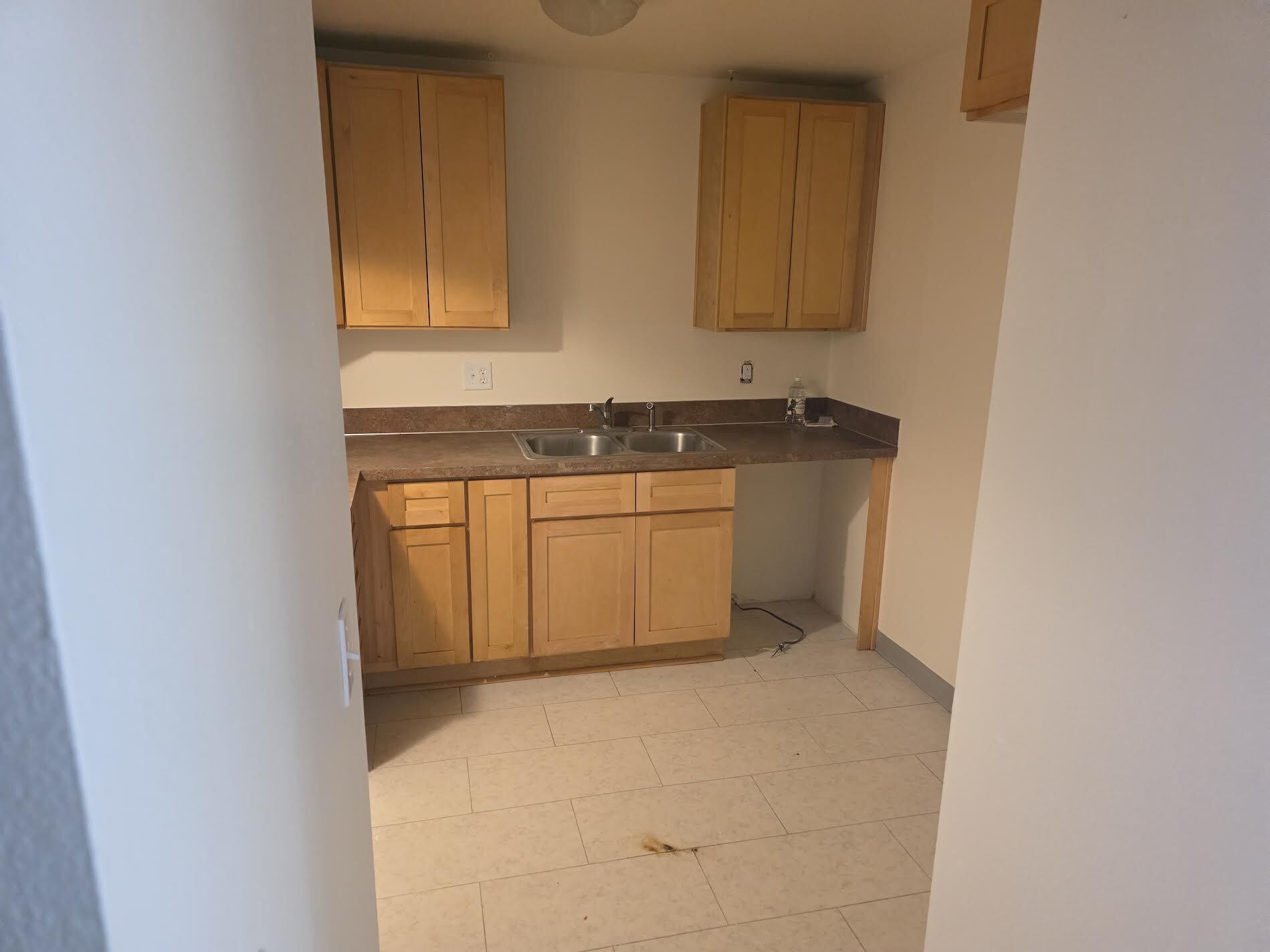 Building Photo - 300 Whitesell Ave W