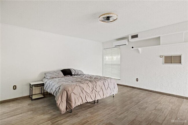 Building Photo - 812 Voltz Ln