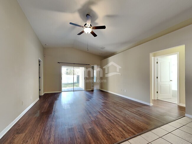 Building Photo - 24446 Landing Dr