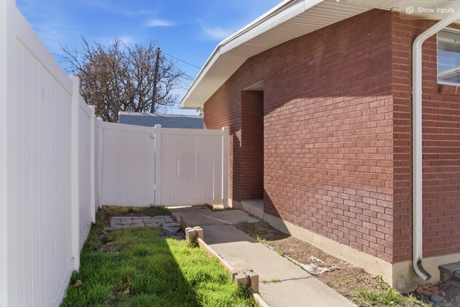 Building Photo - 466 E Center St