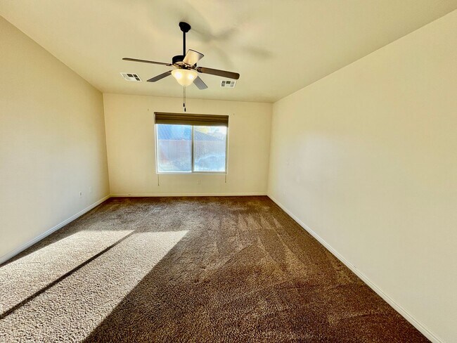 Building Photo - Pet Friendly Home in Green Valley