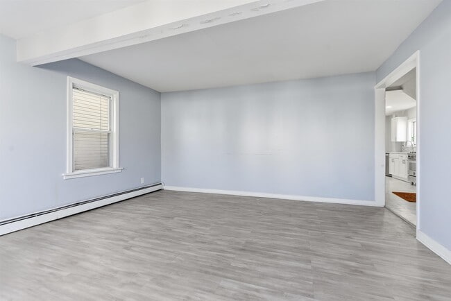 Building Photo - 336 W Palisade Ave