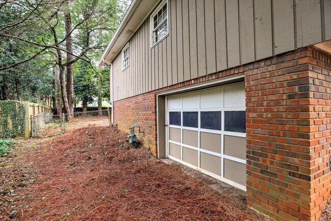 Building Photo - 2940 Connie St