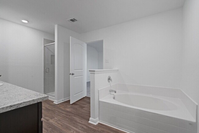 Building Photo - Step into a roomy Elgin residence designed for easy living and everyday convenience.