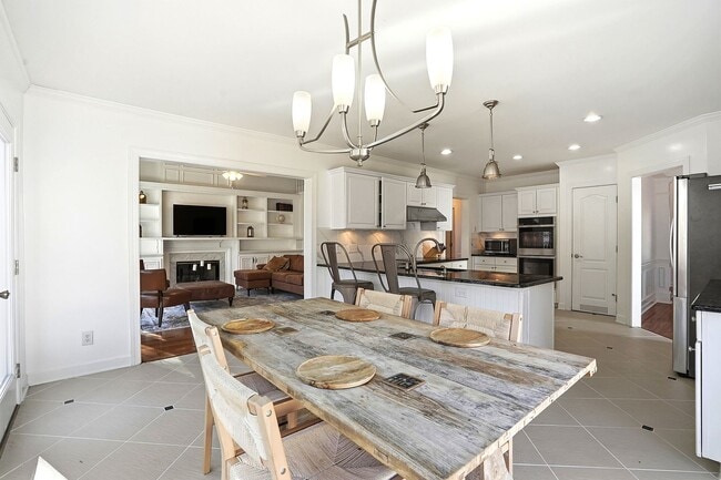 Building Photo - Stunning Furnished Home for Rent in Lochmere NC | Short-Term Lease Options Available