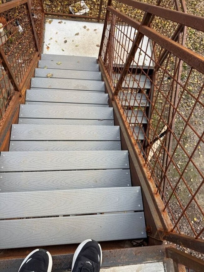 Building Photo - Apartment in Guinda