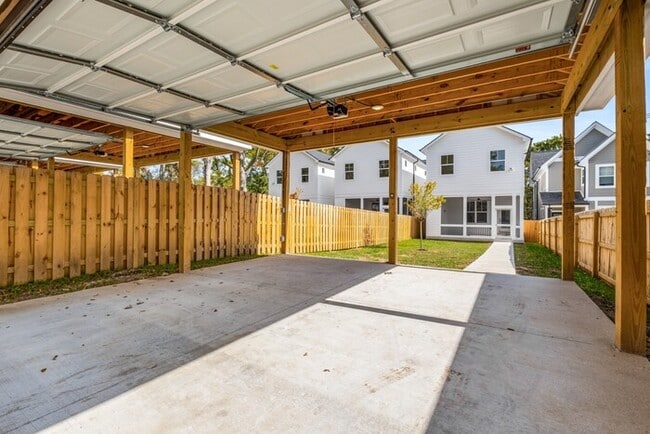 Building Photo - 1408 Lischey Ave