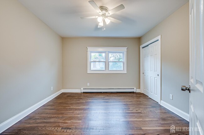 Building Photo - 93 Player Ave