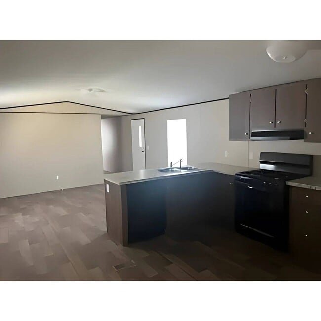 Building Photo - 1085 Spring Bay Rd