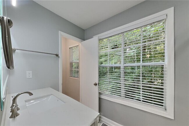 Building Photo - 415 Ridgedale Way
