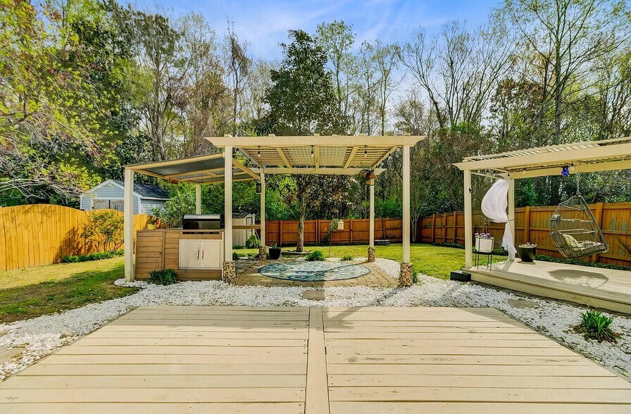 Building Photo - 236 Emerald Isle Dr