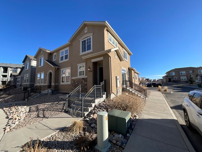 Building Photo - 2 Master Suite Townhome Available Near Voy...