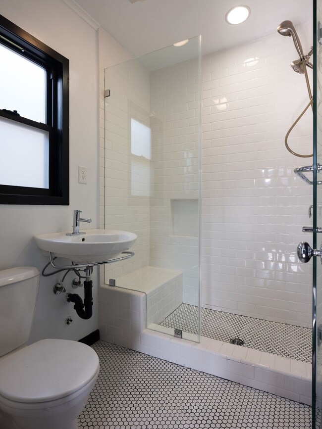 Bath 1 - New & Modern - 1259 N Genesee Ave