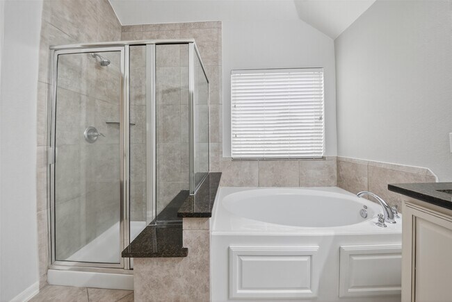 Building Photo - 8922 Pinenut Dr