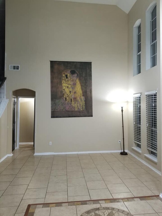 Building Photo - 5727 Woodmoss Ln