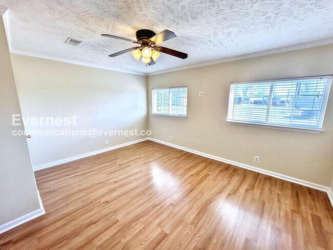 Building Photo - Get $500 OFF your first month’s rent when you sign your lease by 3/31. 2 Bed/2.5 Bath Condo with ...