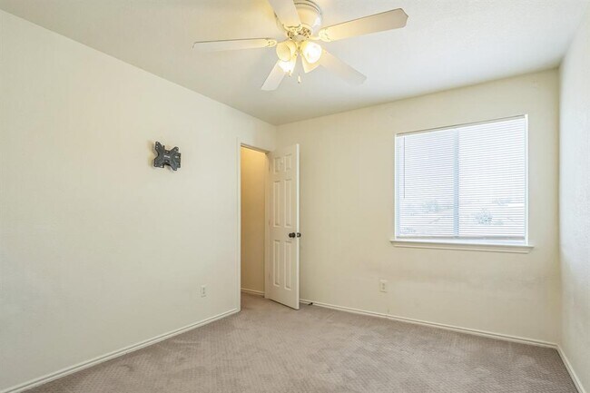 Building Photo - 508 N Cascades Ave