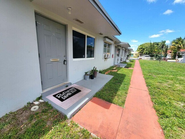 Building Photo - 2640 Pierce St