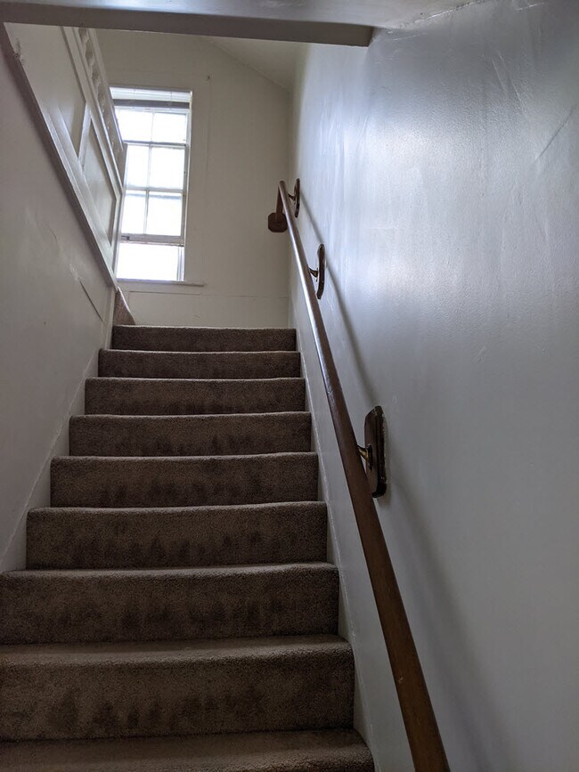 Building Photo - 501 W Forest Ave