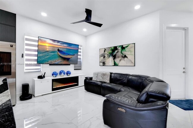 Building Photo - 1550 SW 89th Ct