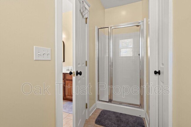 Building Photo - 127 Blackwater Dr