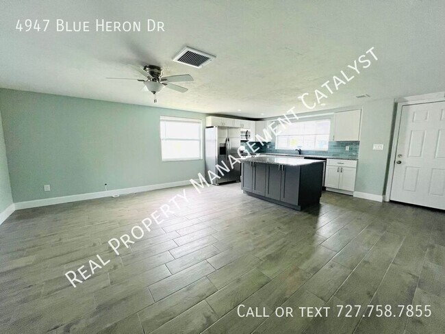 Building Photo - 4947 Blue Heron Dr