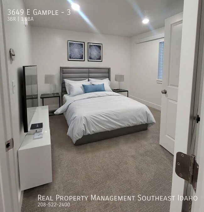 Building Photo - 3649 E Gample-3