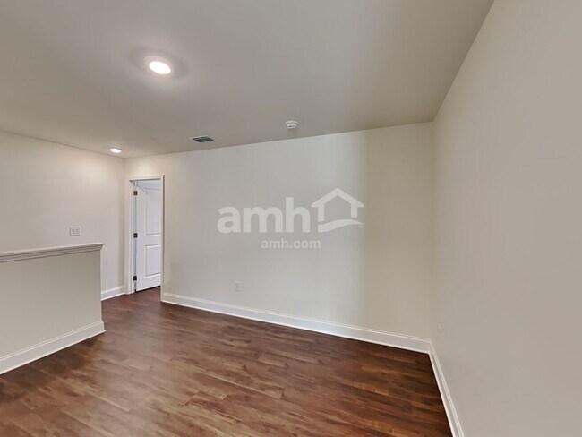 Building Photo - 909 Headland Wy