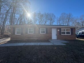 Building Photo - ****** HALF OFF FIRST FULL MONTH OF RENT!! ******